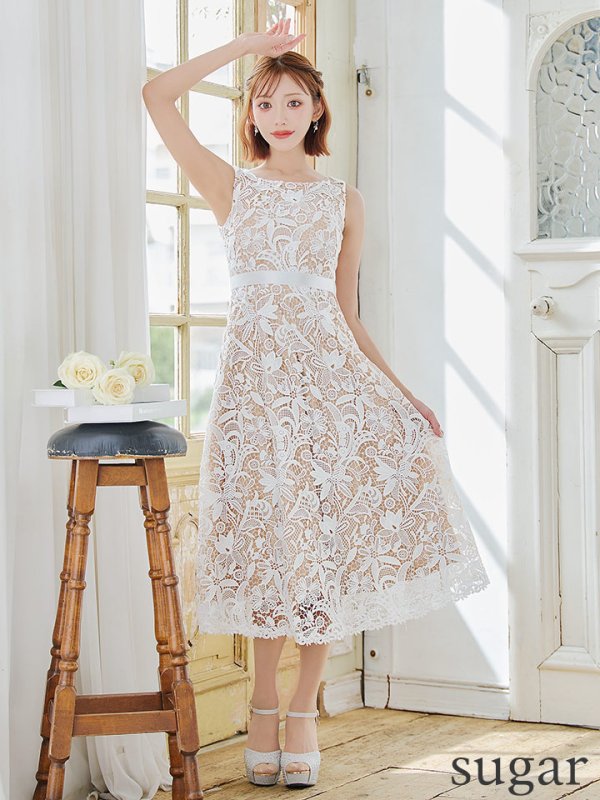 ホワイト モデル:明日花キララ 身長162cm 着用サイズ:7号(Sサイズ)着用