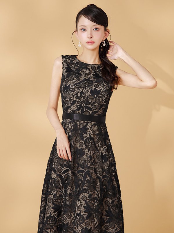 ブラック モデル:まおちゃる 身長:158cm 着用サイズ:7号(Sサイズ)