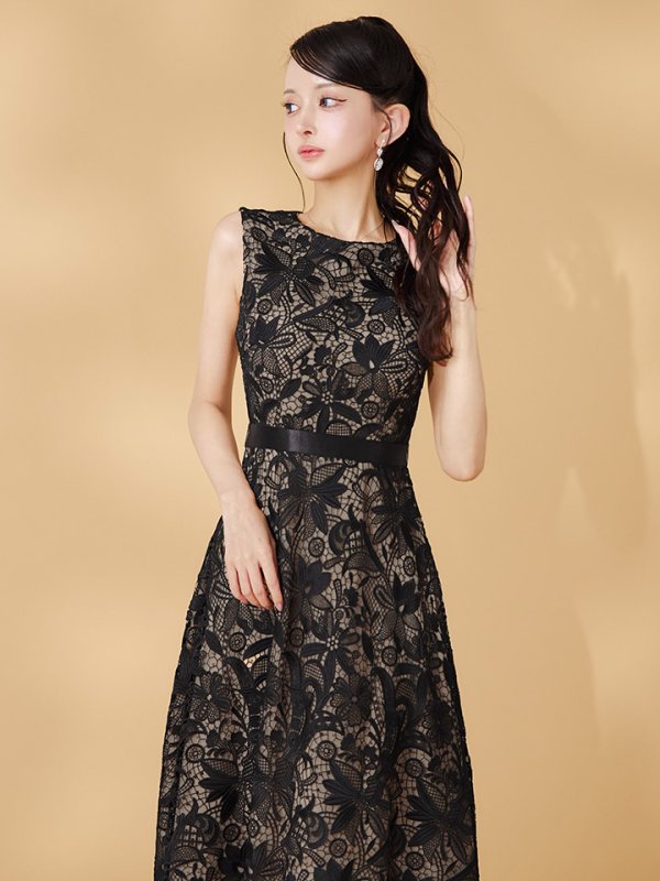 ブラック モデル:まおちゃる 身長:158cm 着用サイズ:7号(Sサイズ)