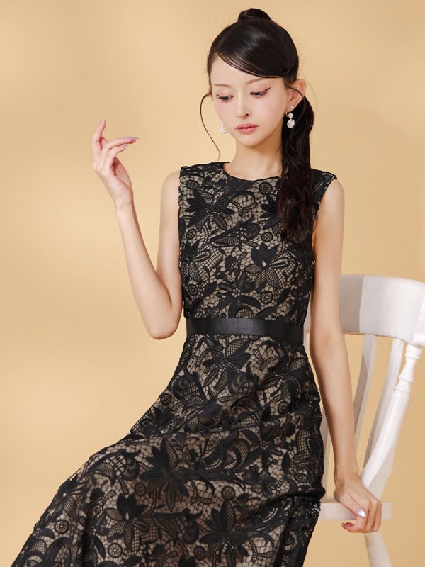 ブラック モデル:まおちゃる 身長:158cm 着用サイズ:7号(Sサイズ)