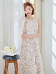 ホワイト　モデル：明日花キララ　身長162cm　着用サイズ：７号(Sサイズ)着用