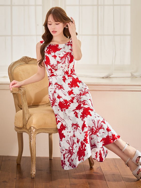 ホワイトxレッド　モデル：ゆめ　身長：160cm　着用サイズ：7号(Sサイズ)