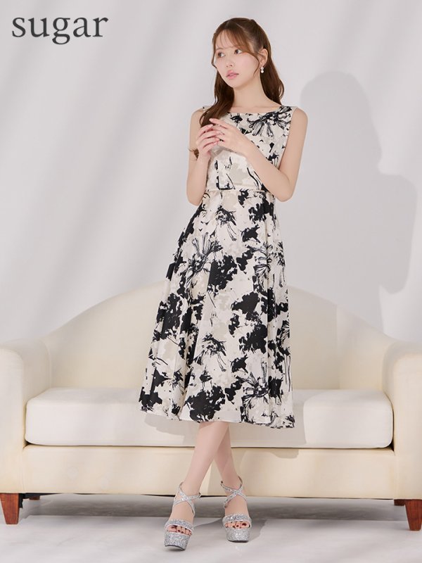 ホワイトxブラック　モデル：ゆめ　身長：160cm　着用サイズ：7号(Sサイズ)