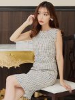 ベージュ モデル：杉山佳那恵　身長：158cm　着用サイズ：7号(Sサイズ)