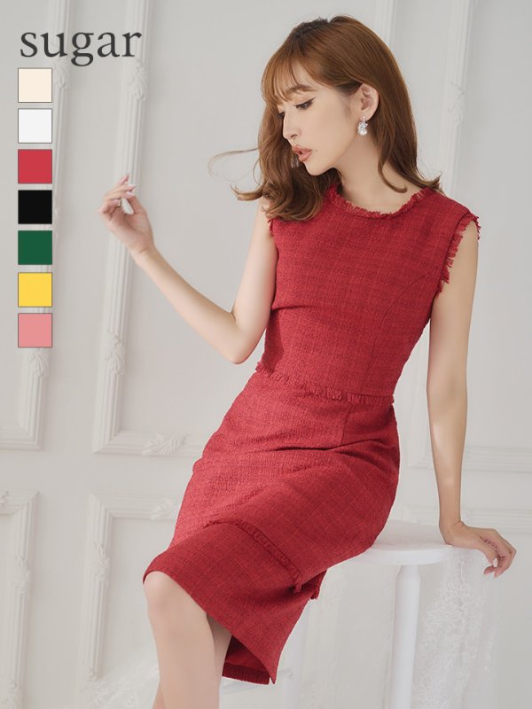 レッド モデル：杉山佳那恵　身長：158cm　着用サイズ：7号(Sサイズ)