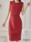 レッド モデル：杉山佳那恵　身長：158cm　着用サイズ：7号(Sサイズ)