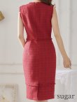 レッド モデル：杉山佳那恵　身長：158cm　着用サイズ：7号(Sサイズ)