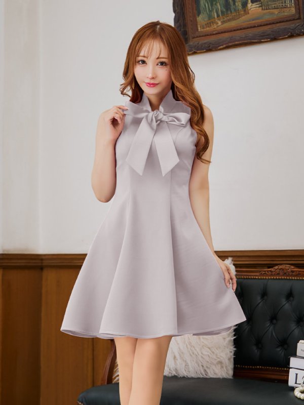 グレー モデル:真優川咲 身長:158cm:7号(Sサイズ)