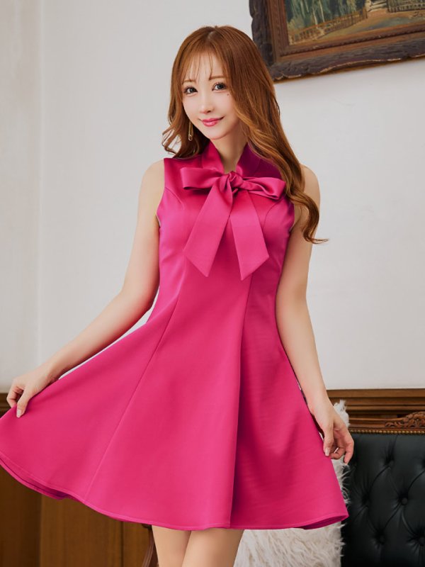 ディープピンク モデル:真優川咲 身長:158cm:7号(Sサイズ)