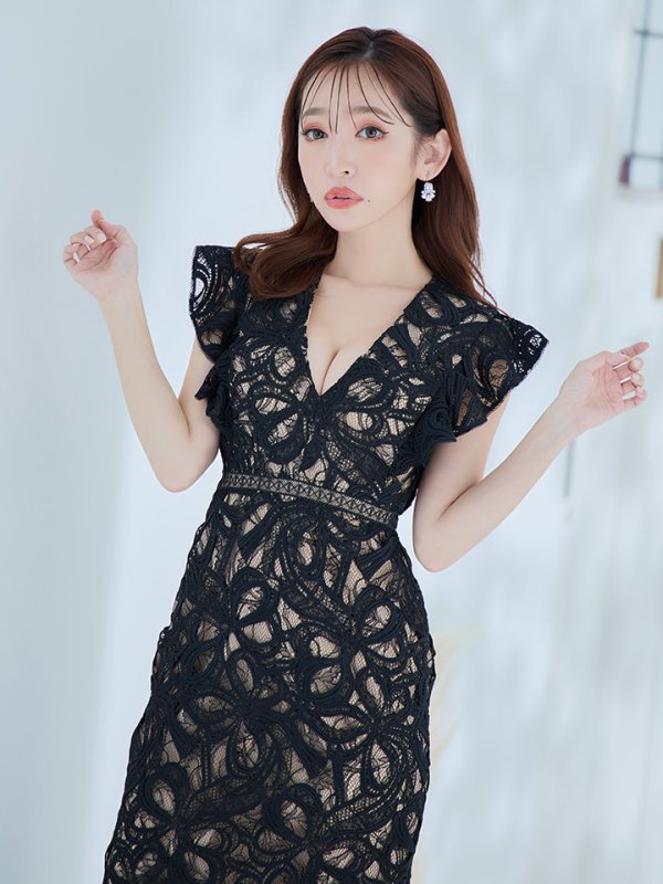 ブラック モデル:杉山佳那恵 身長:158cm 着用サイズ:7号(Sサイズ)