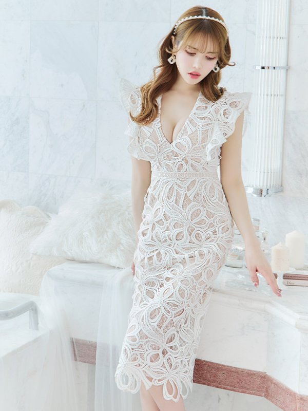 ホワイト モデル:ゆめ 身長:160cm 着用サイズ:7号(Sサイズ)