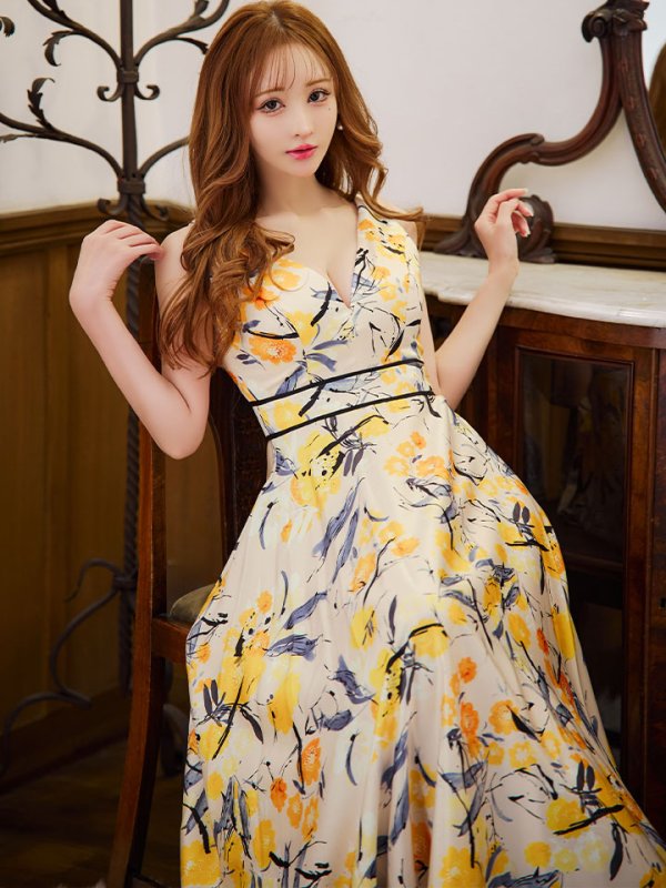 ベージュxイエロー:モデル:真優川咲/身長:158cm 着用サイズ:7号(Sサイズ)