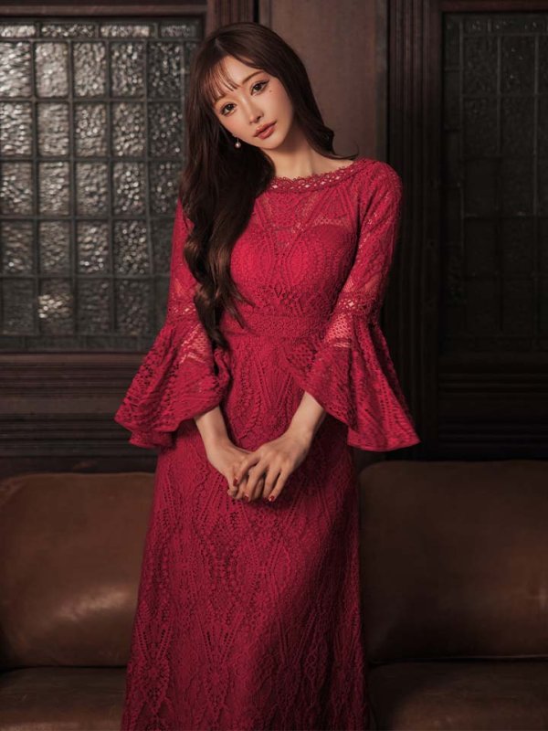 ワインレッド　モデル：真優川咲　身長：158cm　着用サイズ：7号(Sサイズ)