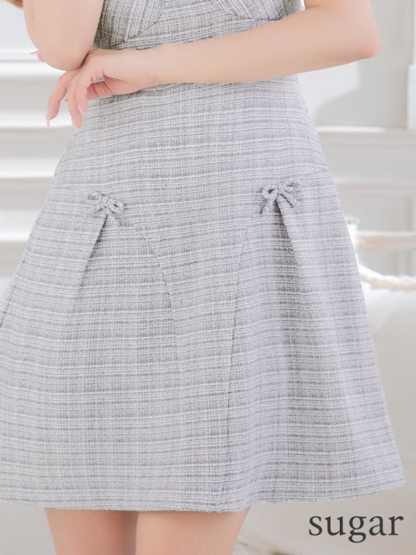 グレー モデル:三上悠亜 身長:159cm 着用サイズ:7号(Sサイズ)