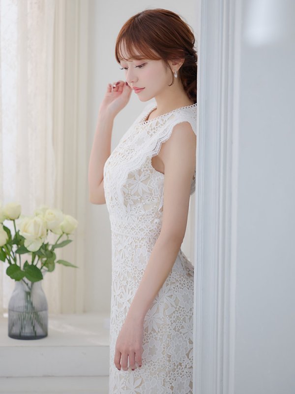 ホワイト モデル:羽澄まり 身長:158cm 着用サイズ:7号(Sサイズ)