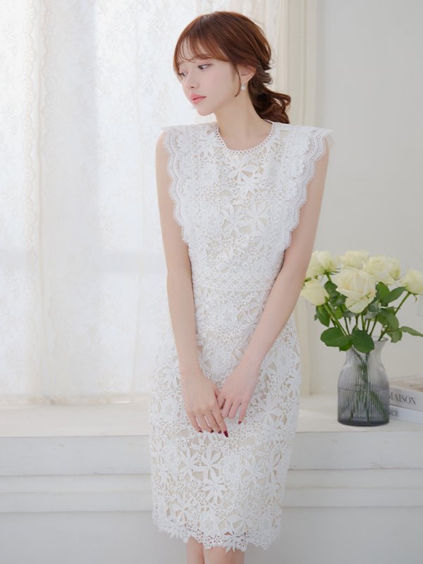 ホワイト モデル:羽澄まり 身長:158cm 着用サイズ:7号(Sサイズ)