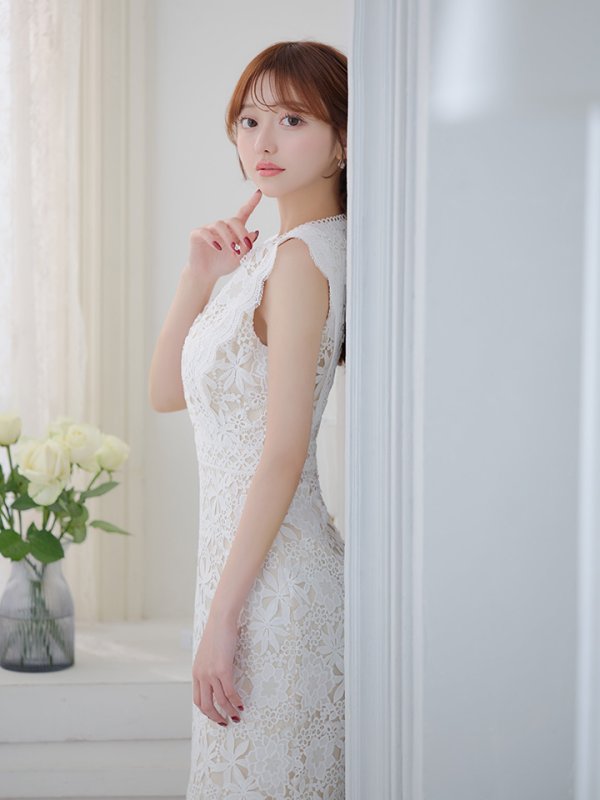 ホワイト モデル:羽澄まり 身長:158cm 着用サイズ:7号(Sサイズ)