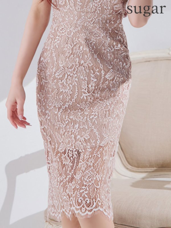 ベージュ　モデル：真優川咲　身長：158cm　着用サイズ：7号(Sサイズ)