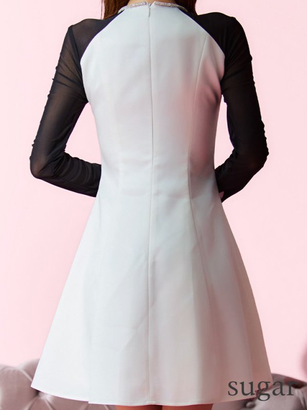 ホワイト×ブラック モデル:まりん 身長:164cm 着用サイズ:7号(Sサイズ)