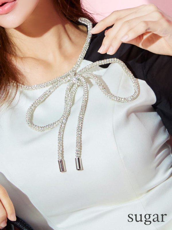 ホワイト×ブラック モデル:まりん 身長:164cm 着用サイズ:7号(Sサイズ)