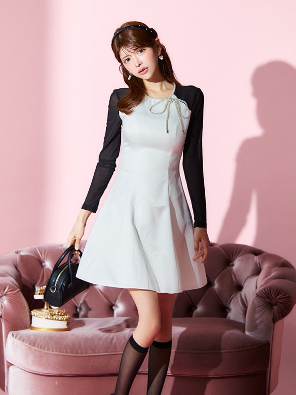 ホワイト×ブラック モデル:まりん 身長:164cm 着用サイズ:7号(Sサイズ)