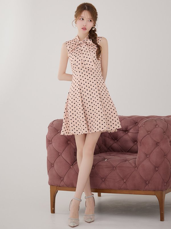 ピンクxブラック モデル：ゆめ　身長：160cm　着用サイズ：7号(Sサイズ)