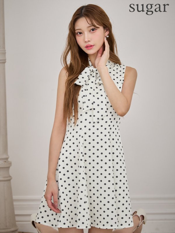 アイボリーxブラック　モデル：るりぴ　身長：165cm　着用サイズ：7号(Sサイズ)