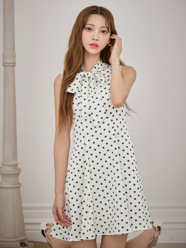 アイボリーxブラック　モデル：るりぴ　身長：165cm　着用サイズ：7号(Sサイズ)