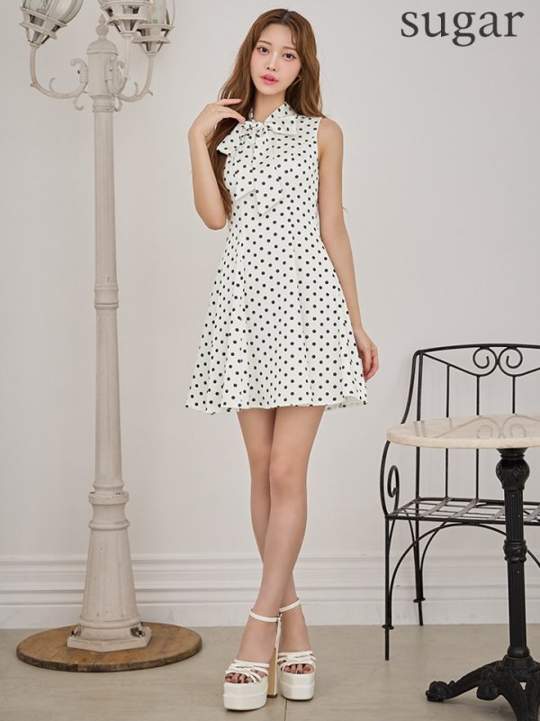 アイボリーxブラック　モデル：るりぴ　身長：165cm　着用サイズ：7号(Sサイズ)