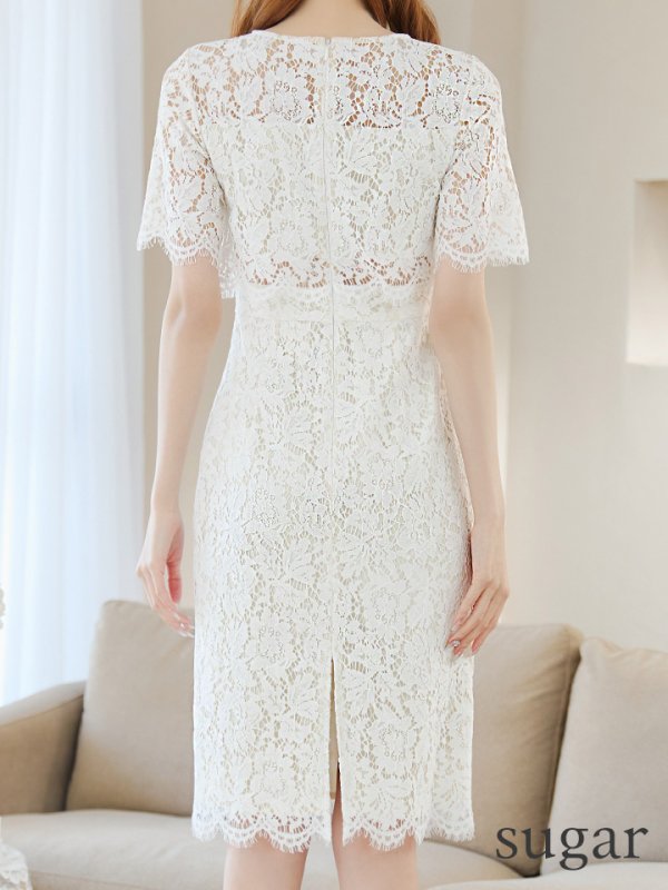 ホワイト モデル：あすか　身長：170cm　着用サイズ：XSサイズ