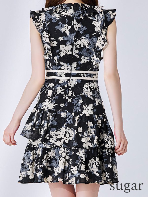 ブラックｘベージュ モデル：ゆめ 身長：160cm　着用サイズ：Sサイズ(7号)