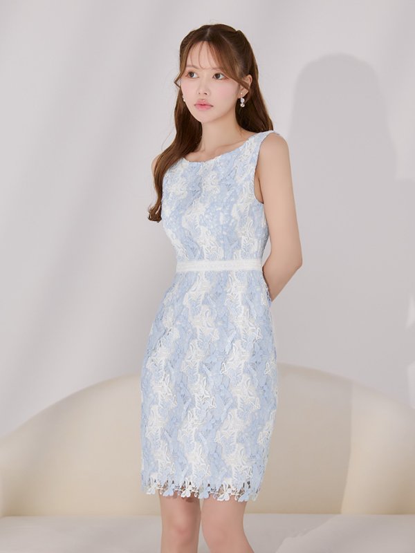 ブルーxホワイトモデル:ゆめ 身長:160cm 着用サイズ:7号(Sサイズ)着用