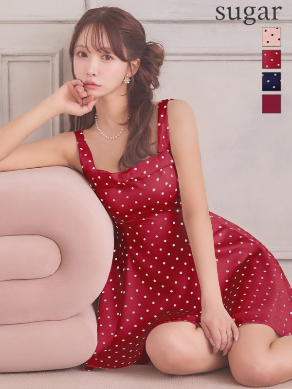 レッド×ホワイト　モデル：三上悠亜　身長：159cm　着用サイズ：7号(Sサイズ)