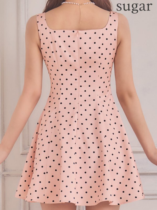 ピンク×ブラック　モデル：三上悠亜　身長：159cm　着用サイズ：7号(Sサイズ)