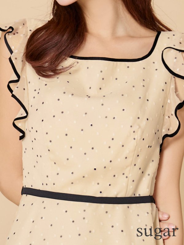 ベージュxブラック モデル：まりん　身長：164cm　着用サイズ：7号(Sサイズ)