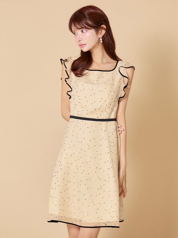 ベージュxブラック モデル：まりん　身長：164cm　着用サイズ：7号(Sサイズ)