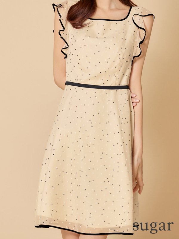 ベージュxブラック モデル：まりん　身長：164cm　着用サイズ：7号(Sサイズ)