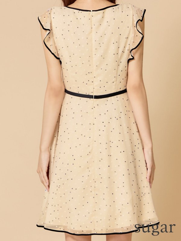 ベージュxブラック モデル：まりん　身長：164cm　着用サイズ：7号(Sサイズ)