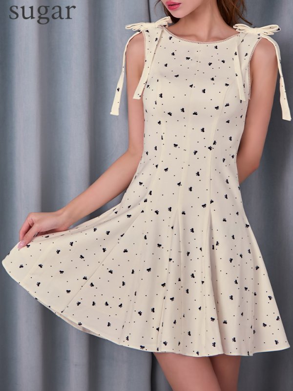 アイボリーxブラック モデル：るりぴ　身長：165cm　着用サイズ：Sサイズ