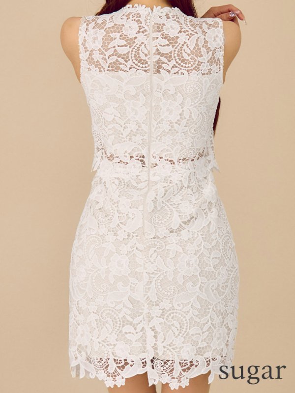 ホワイト　モデル：真優川咲　身長：158cm　着用サイズ：7号(Sサイズ)