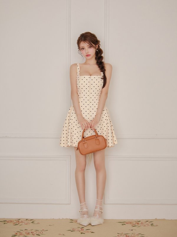 アイボリー×ブラック　モデル：ももか　身長：156cm　着用サイズ：Sサイズ