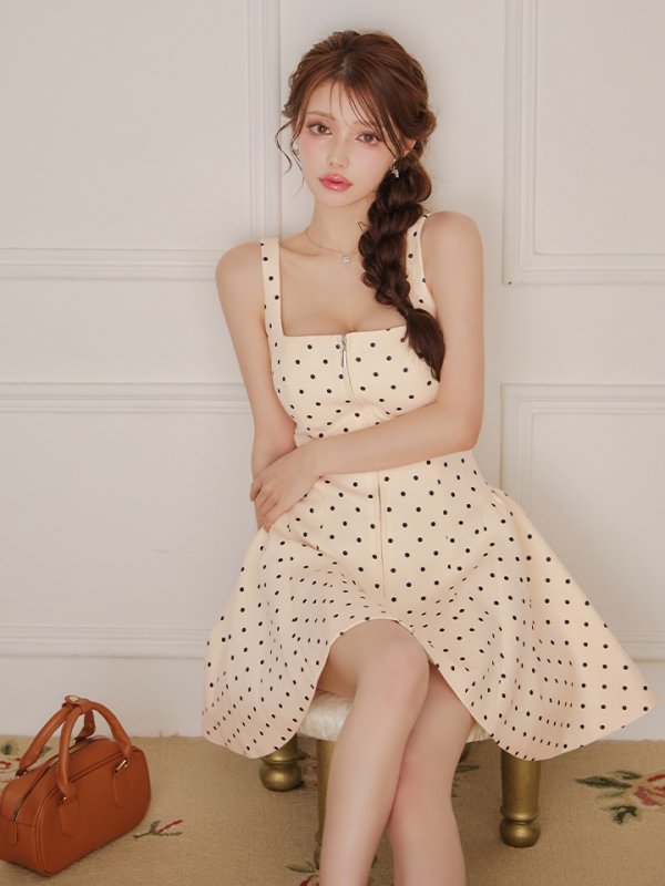 アイボリー×ブラック　モデル：ももか　身長：156cm　着用サイズ：Sサイズ