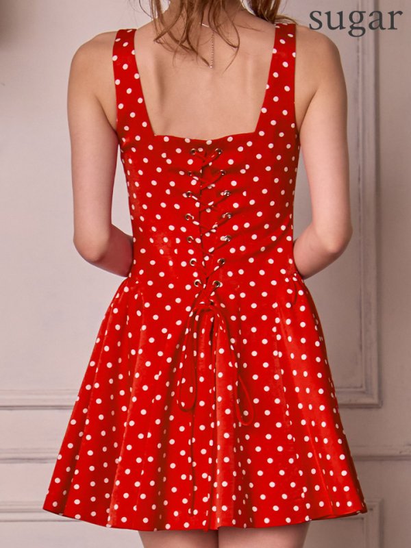 レッド×ホワイト　モデル：るりぴ　身長：165cm　着用サイズ：7号(Sサイズ)サイズ