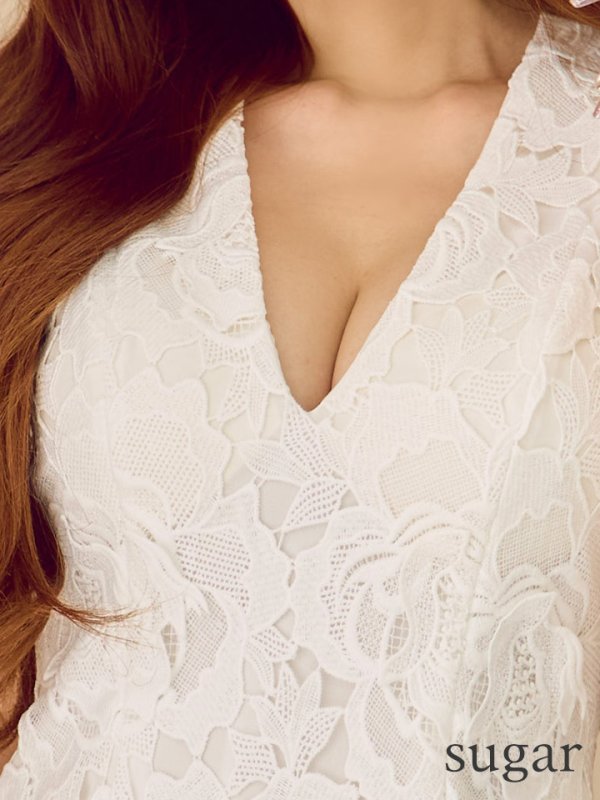 ホワイト　モデル：真優川咲　身長：158cm:Sサイズ