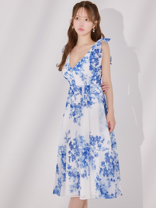 ホワイトxブルー モデル：ゆめ　身長：160cm　着用サイズ：7号(Sサイズ)