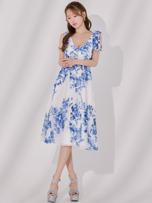 ホワイトxブルー モデル：ゆめ　身長：160cm　着用サイズ：7号(Sサイズ)