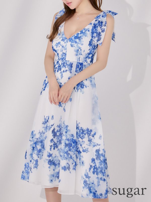 ホワイトxブルー モデル：ゆめ　身長：160cm　着用サイズ：7号(Sサイズ)