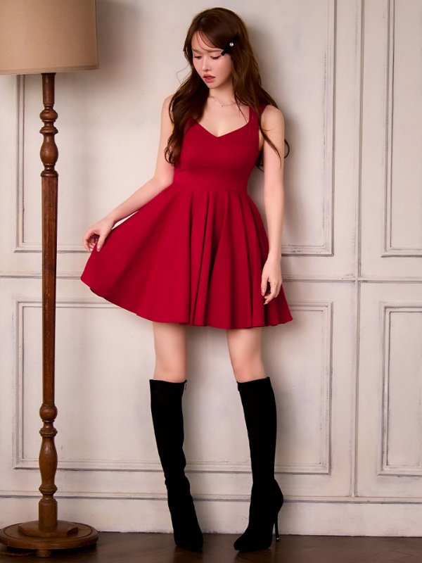 レッド モデル：ゆめ　身長160cm　着用サイズ：Sサイズ