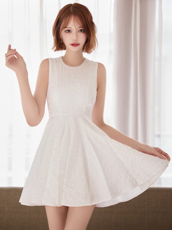 ホワイト　モデル：れみれみ　身長：163cm　着用サイズ：Sサイズ