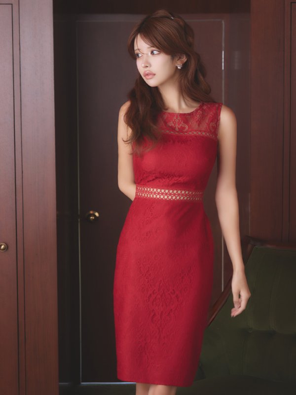 レッド　モデル：まりん　身長：164cm　着用サイズ：7号(Sサイズ)